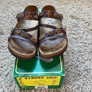 Betula sandals size 5 color a purpleish brown